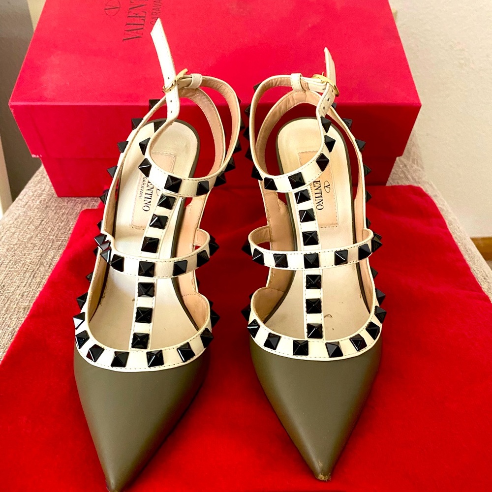 Valentino Garavani RockstudT-strap size 34